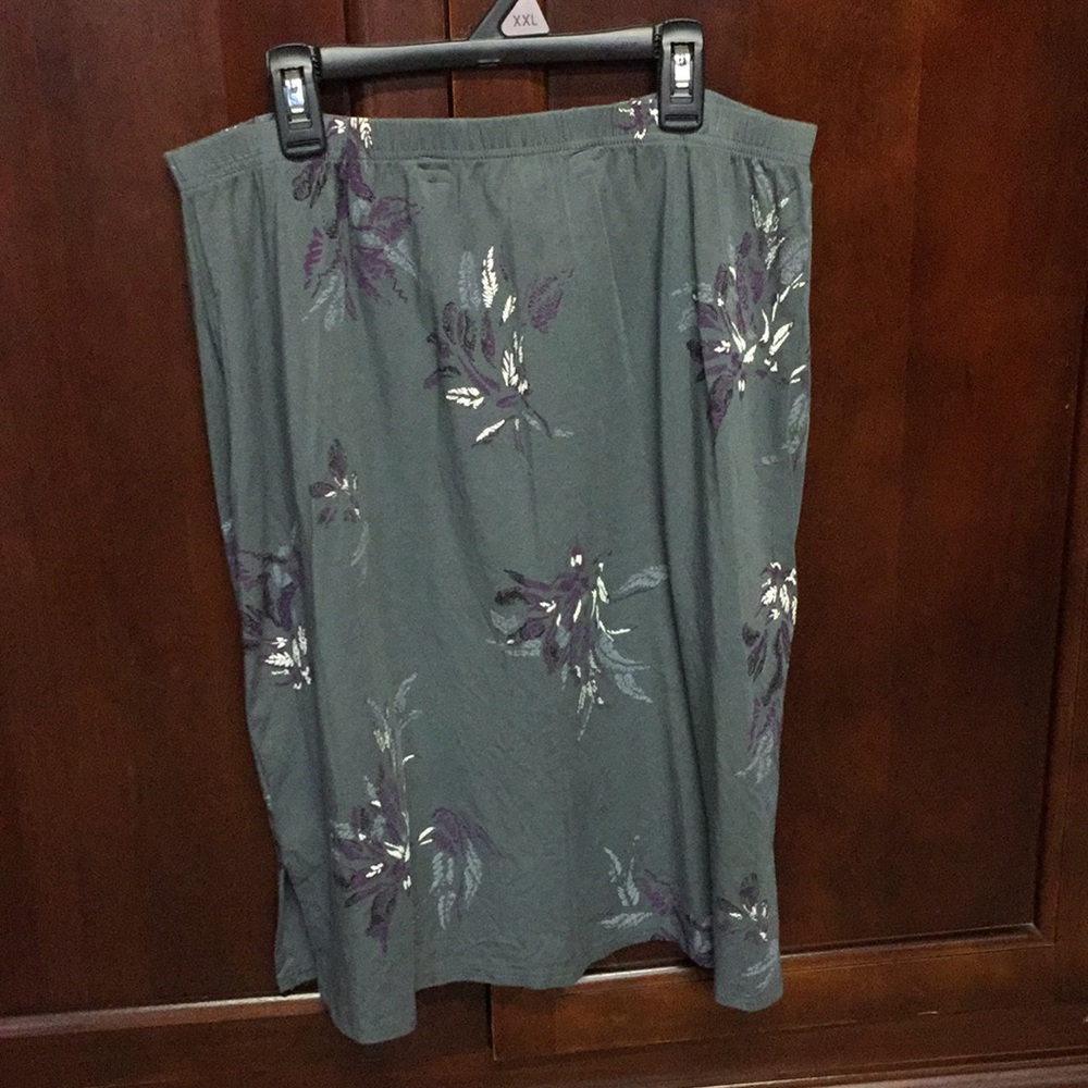 Stretchy knee length skirt elastic waist